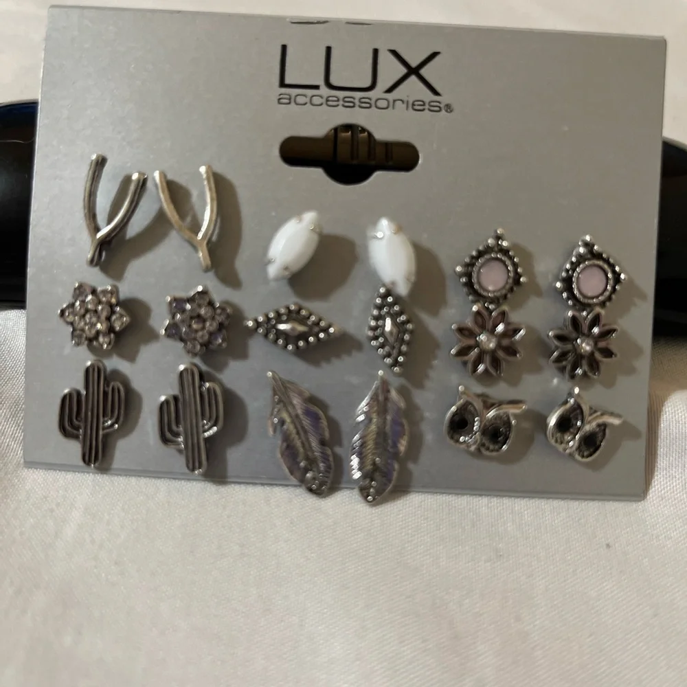 ⭐️ Brand New 9 Pack of Post Back Earrings - Picture 2 of 4